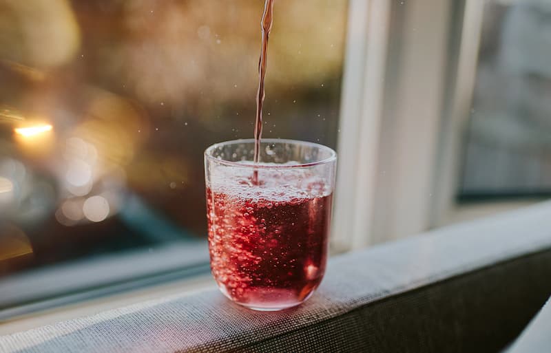 Verre de boisson énergisante pétillante à base de taurine