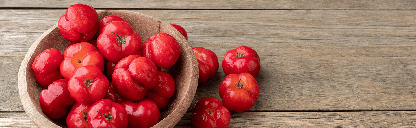 Acérola fraîche, vitamine C naturelle, énergie, immunité.