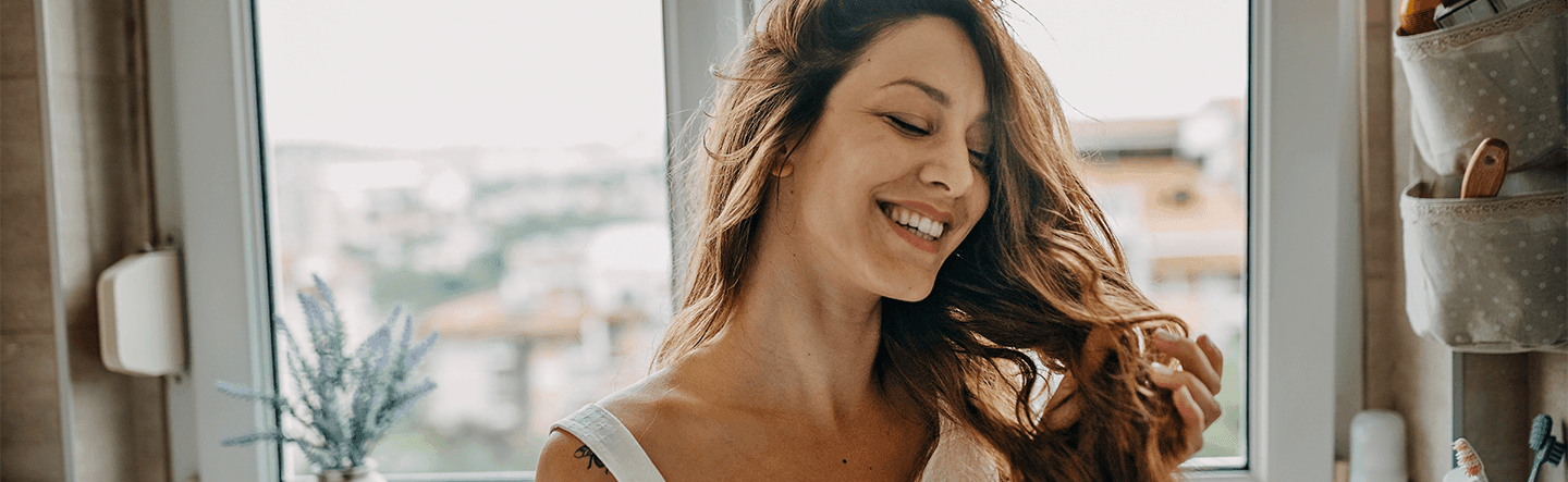 Cheveux brillants et soyeux, conseils capillaires, soins naturels, beauté.