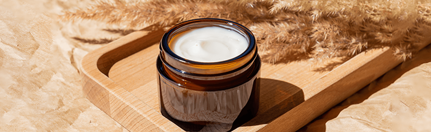 Crème visage, soin hydratant peau.