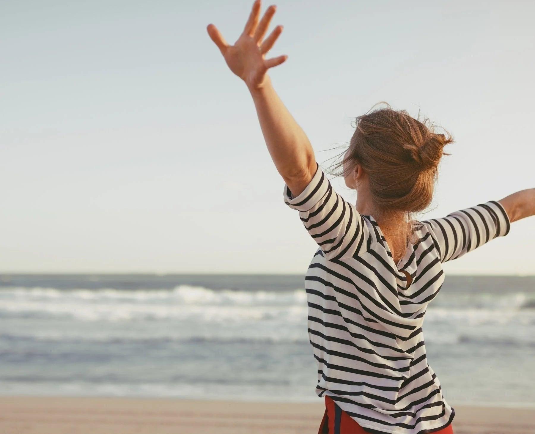 Femme anxieuse, gestion du stress, astuces anti-anxiété, bien-être mental.