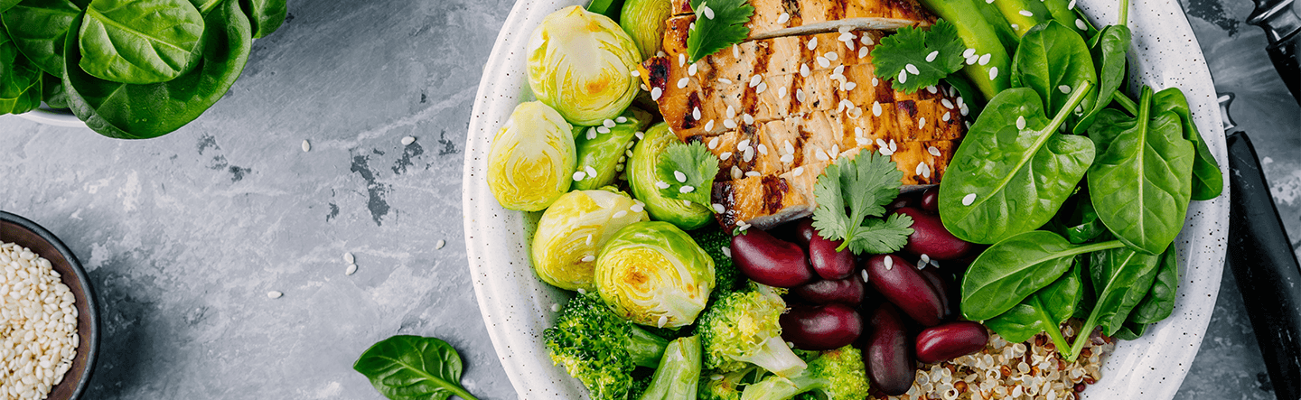 Repas équilibré pour mincir, nutrition saine, contrôle du poids, aliments naturels.