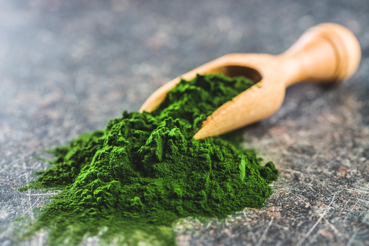 Chlorella : Micro-algue détoxifiante.
